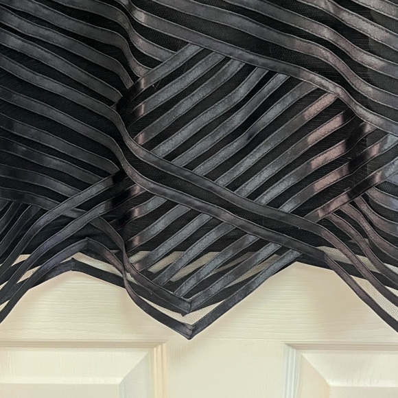 Sue Wong strapless dress. Black on black design. Fully lined. Straps.NWT.Size 10 - Picture 4 of 11